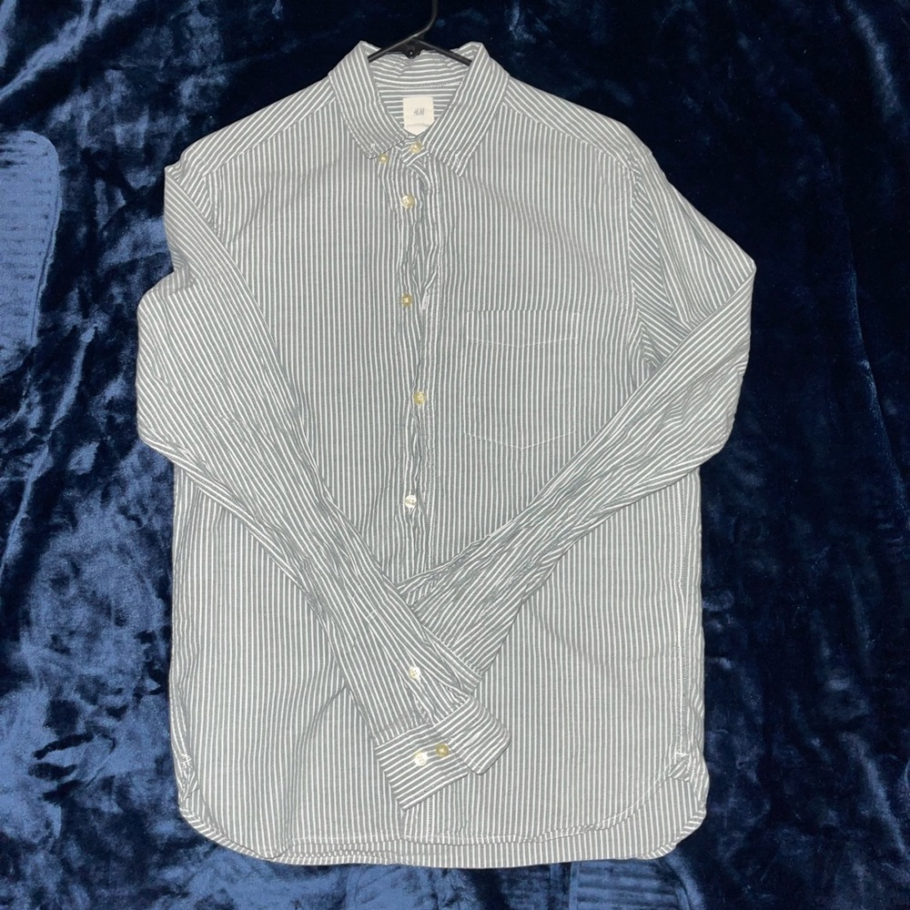 Pattern men’s dress shirt, color is mint green with beige